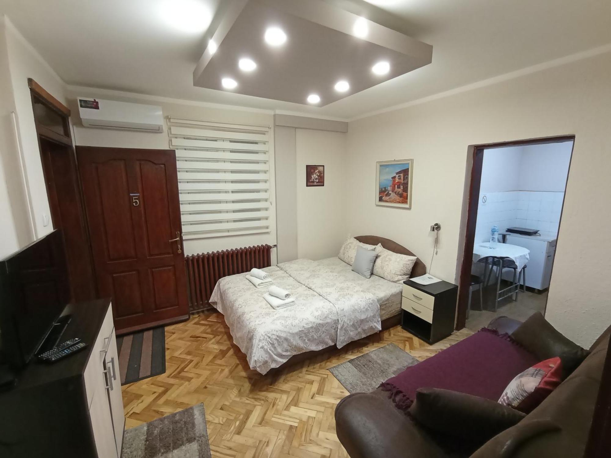 Apartments & Rooms -Mdl Lazic Belgrade Exterior photo